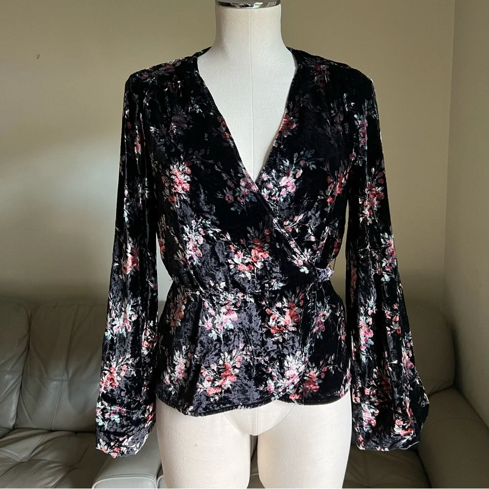 ZARA Velvet Wrap Top Sz S Black Floral Boho Gypsy Bell Sleeves V Neck Whimsical - Picture 4 of 16